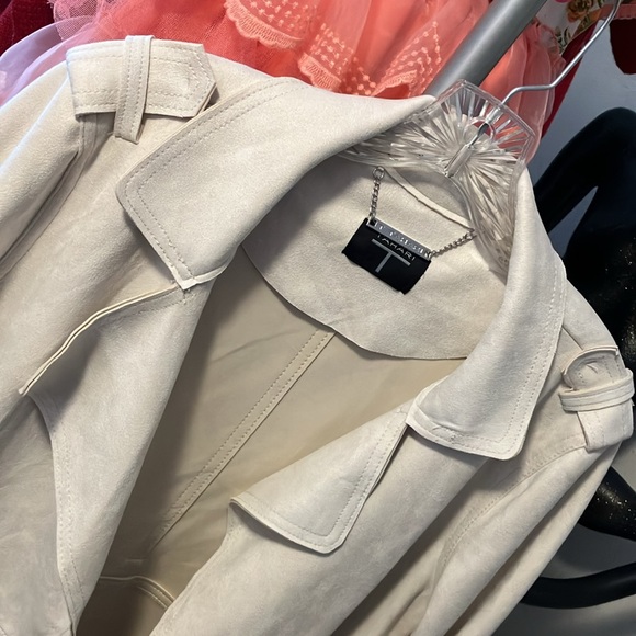 Ladies, beautiful, long jacket by Tahari size, large, cream, color, pocketed - Picture 6 of 6